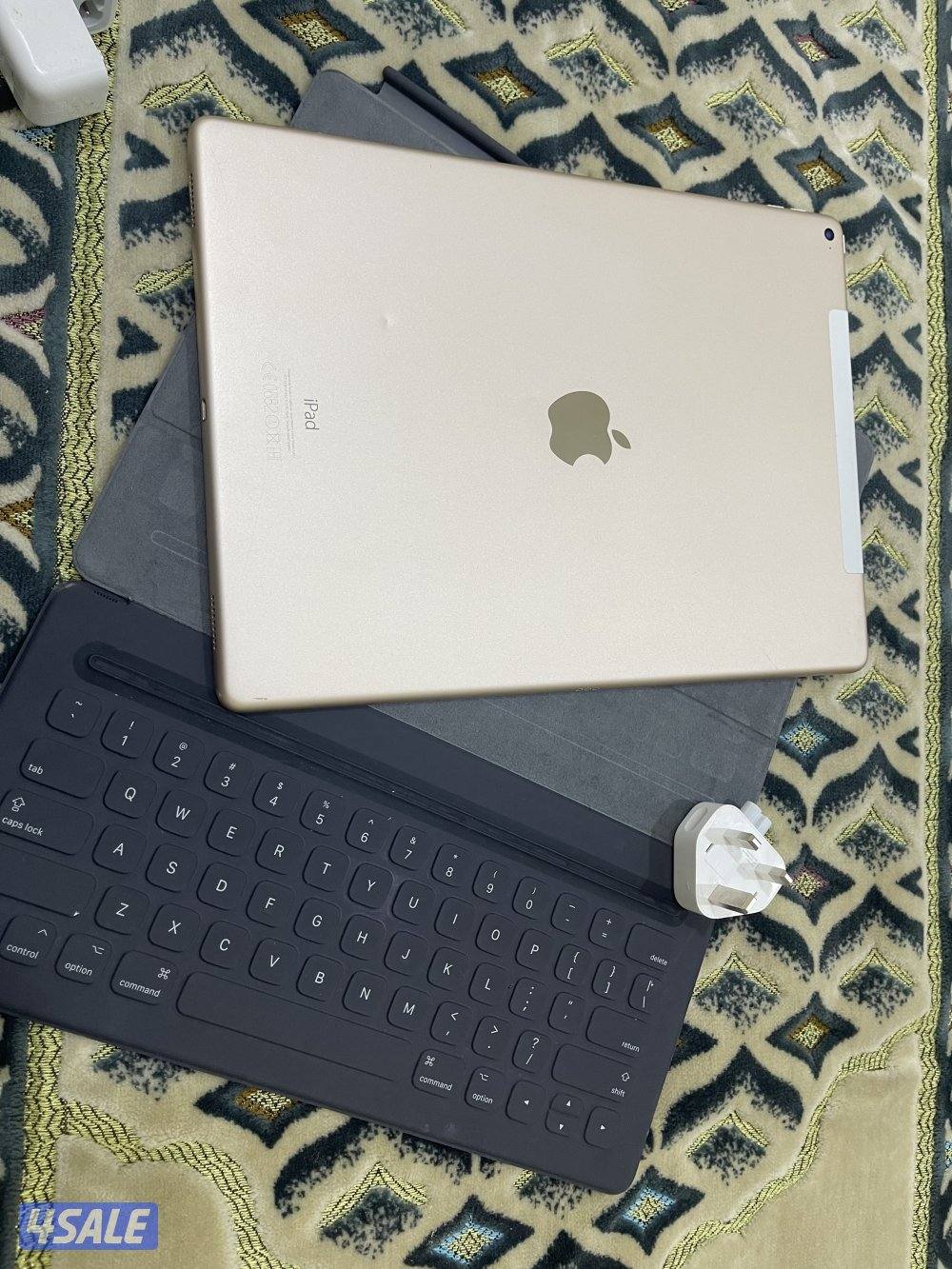 ايباد ابل برو 12.9 انش 128 قيقا خط شريحة نظيف مو مصلح مع كيبورد ابل5