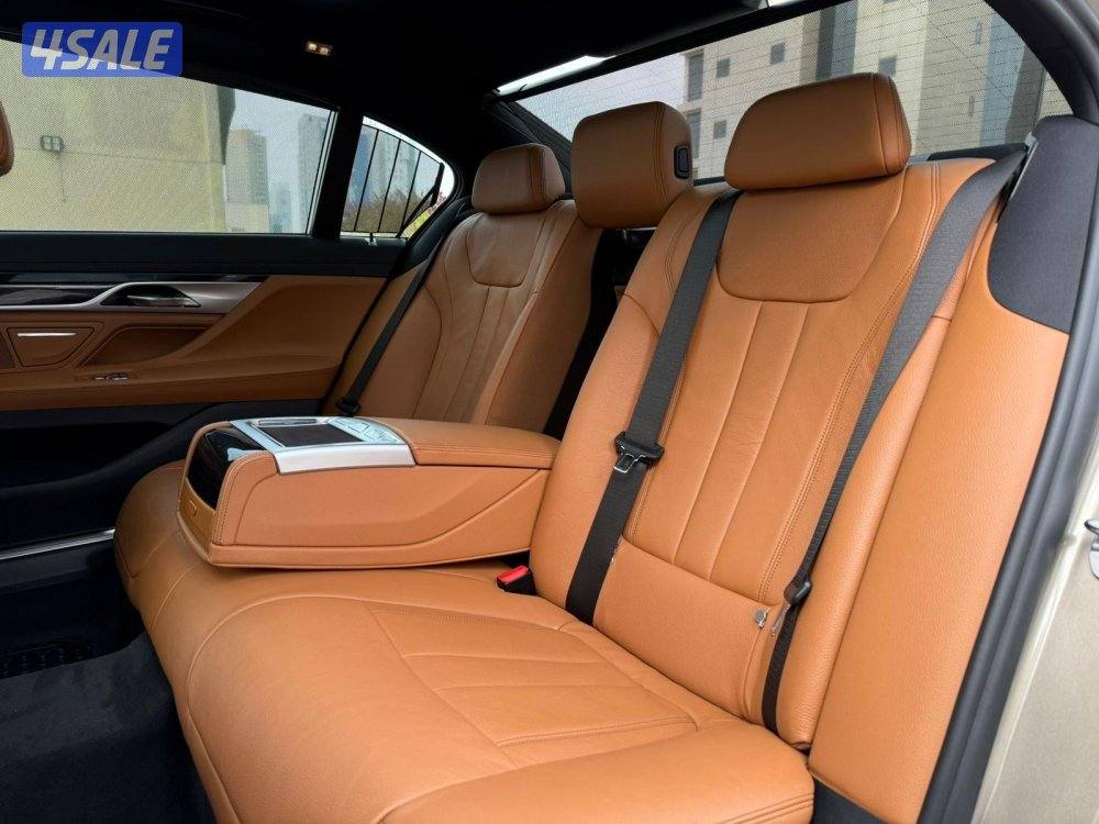 بي ام دبليو740LI موديل2018 عداد50الف وارد الغانم سيرفس منتظم9