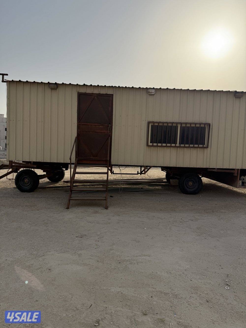 للبيع شاليه قلص نظيف غرفه وحمام ملبس من داخل خشب مسيوم 1000 نهائي 12000