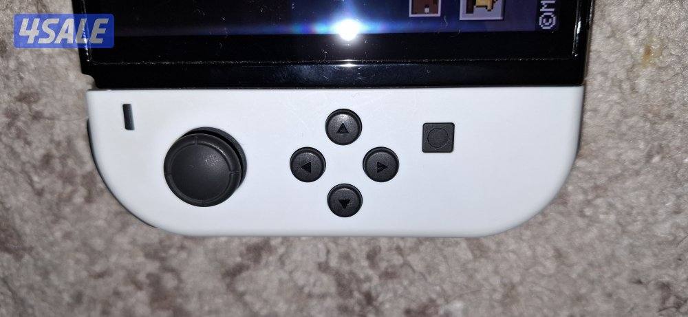 نينتيندو سويتش اوليد الشاشه مخدوشه بس ما تبين على السوم0