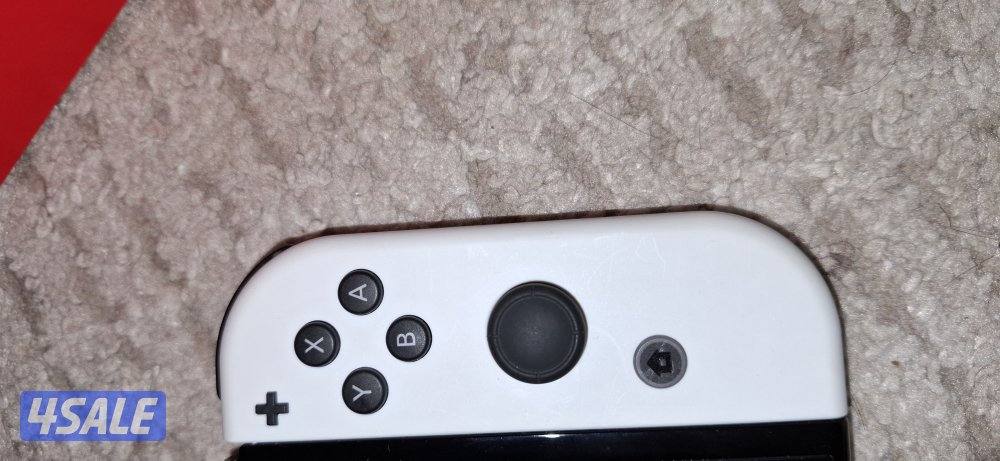 نينتيندو سويتش اوليد الشاشه مخدوشه بس ما تبين على السوم1