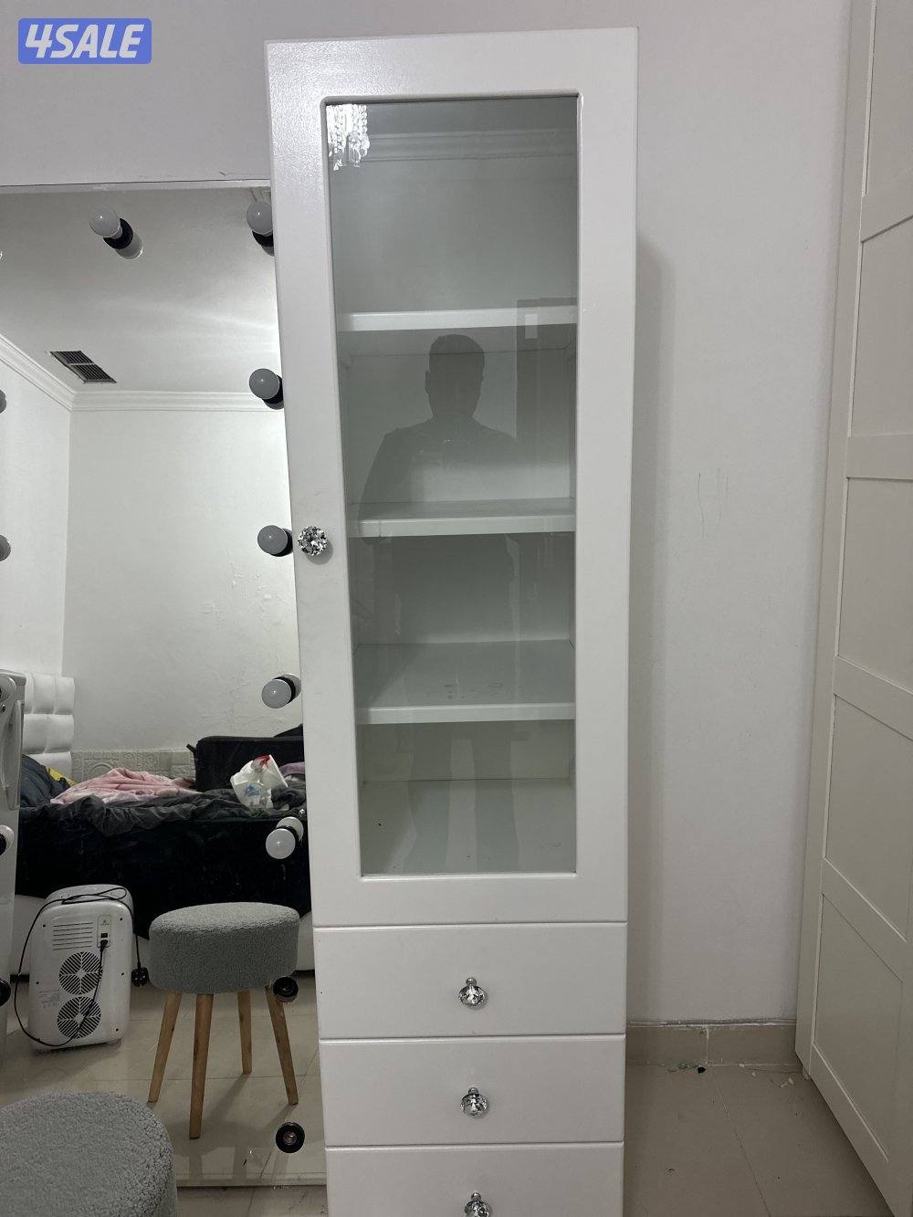 مرايه مع خزانه وكرسي2