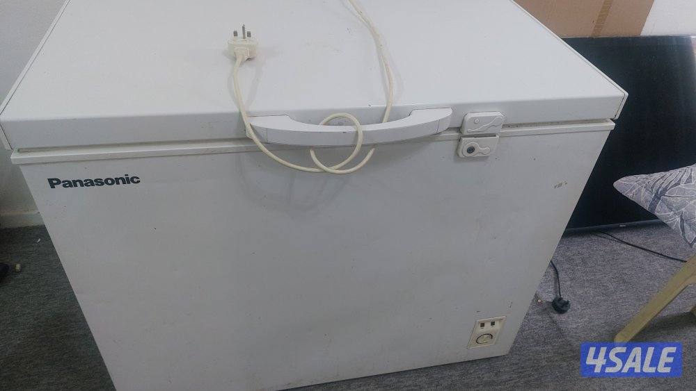 فريزر بحالة ممتازة للبيع لعدم الحاجة سعة L 2000