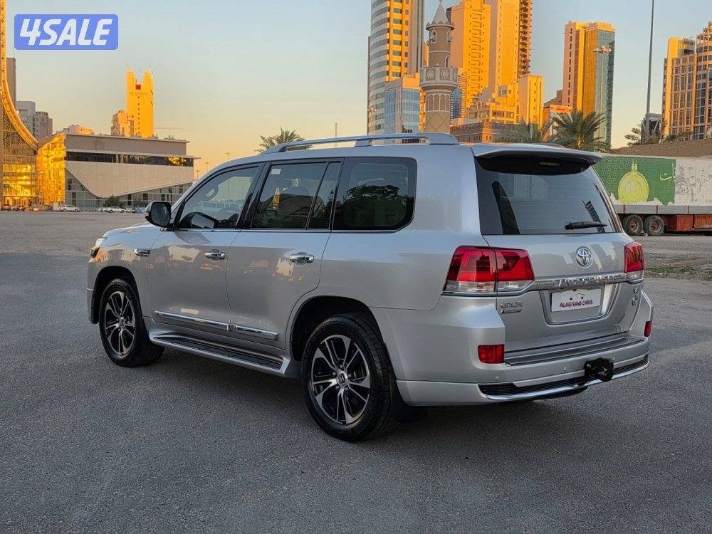 لاند كروزر GXR موديل 2021 جراند تورنج  صبغ وكاله3