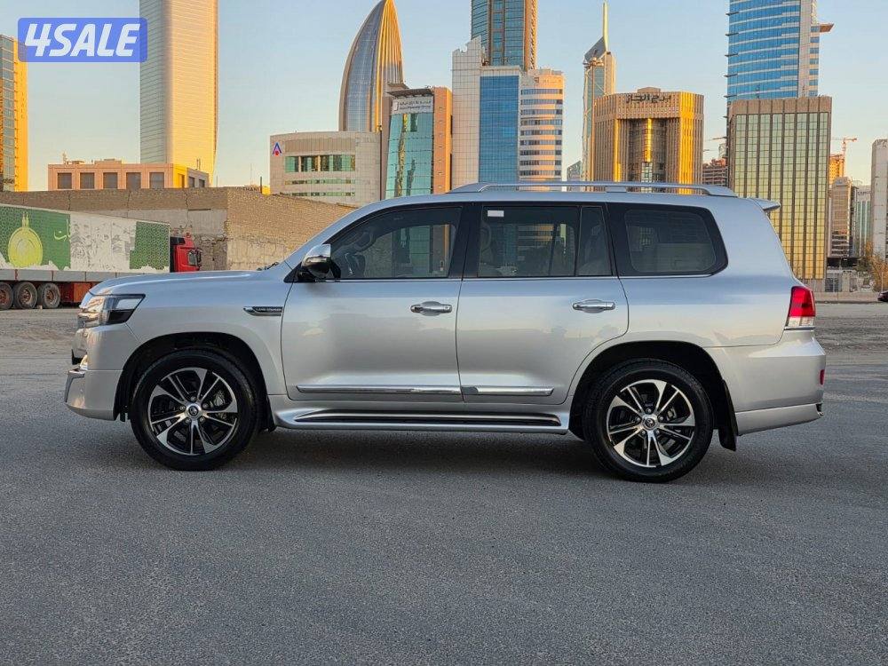 لاند كروزر GXR موديل 2021 جراند تورنج  صبغ وكاله8