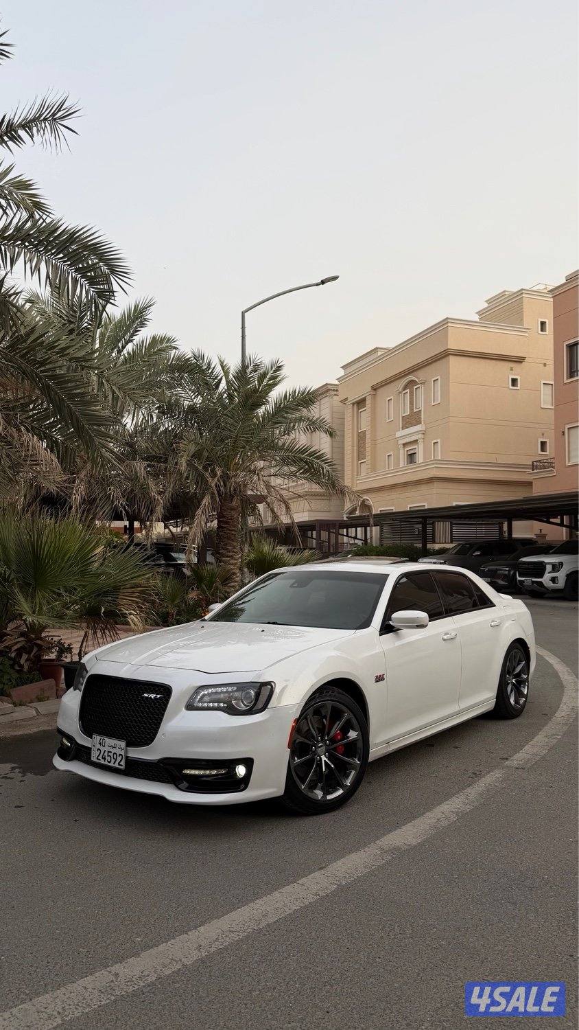 2016 Chrysler SRT 6.4L0