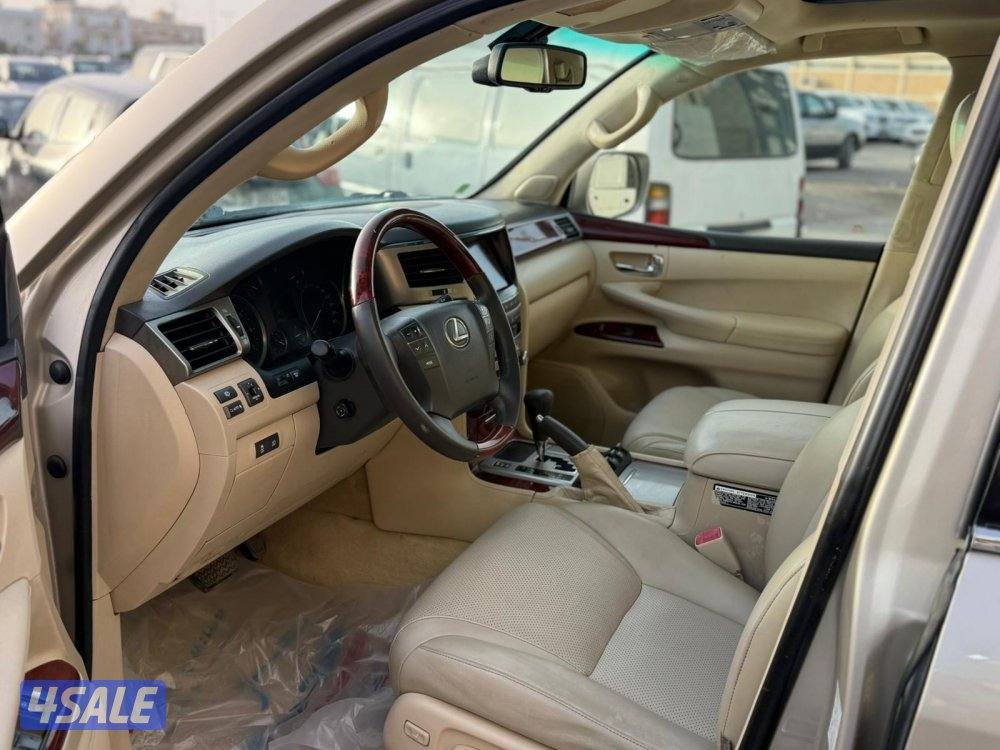 للبيع جيب لكزس 2013 شرط الفحص2