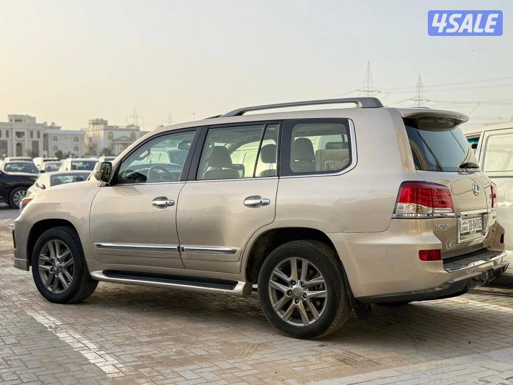 للبيع جيب لكزس 2013 شرط الفحص4