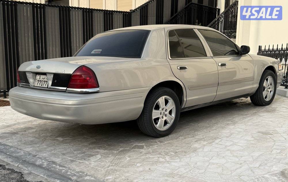 للبيع فورد فكتوريا٢٠١١2