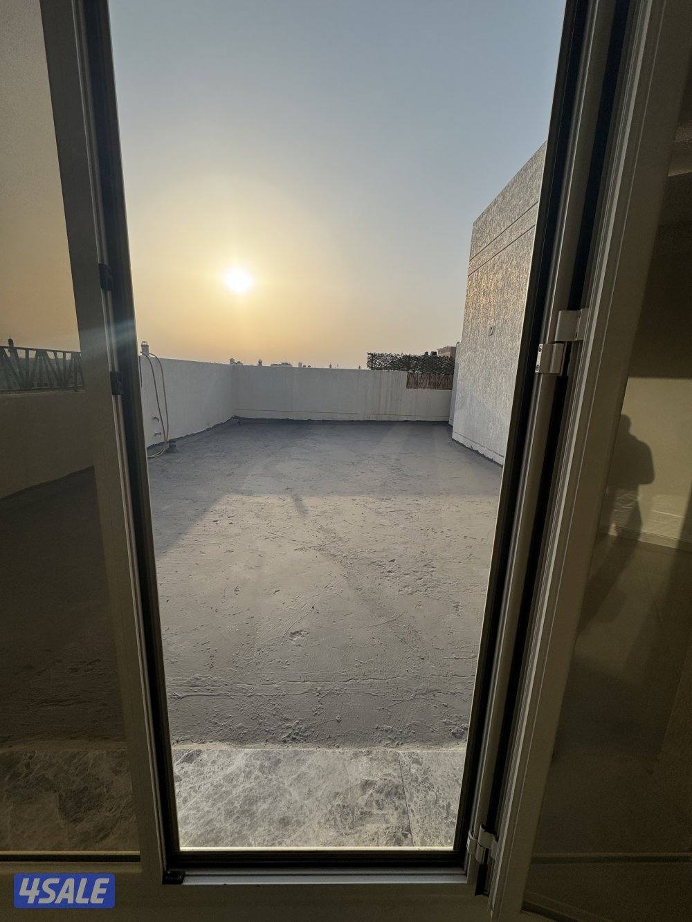 لإيجار شقة مع روووف كبير التر سوبر ديلوكس2