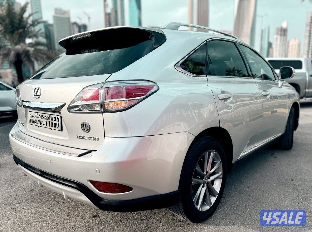 للبيع لكزس بحالة الوكالة  20135