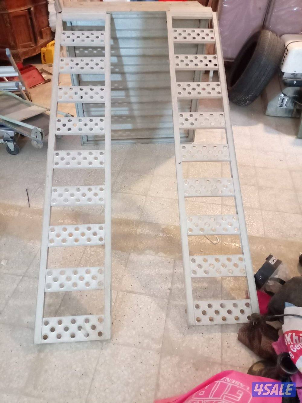 جسر لتصعيد الدرجات الرباعية على السيارة0