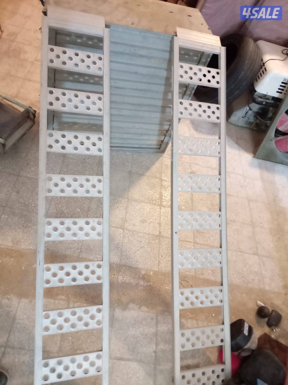 جسر لتصعيد الدرجات الرباعية على السيارة1