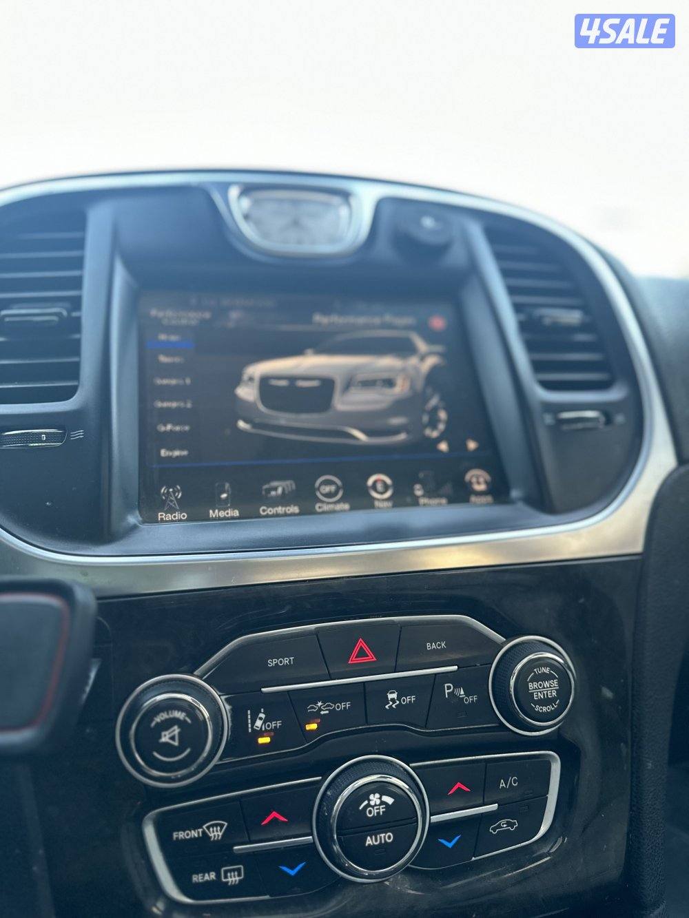 كرايزلر 5.7اعلى فئه V8 موصفاة عاليه عليه دعامية اس ارتي معا ليتات اصلي4