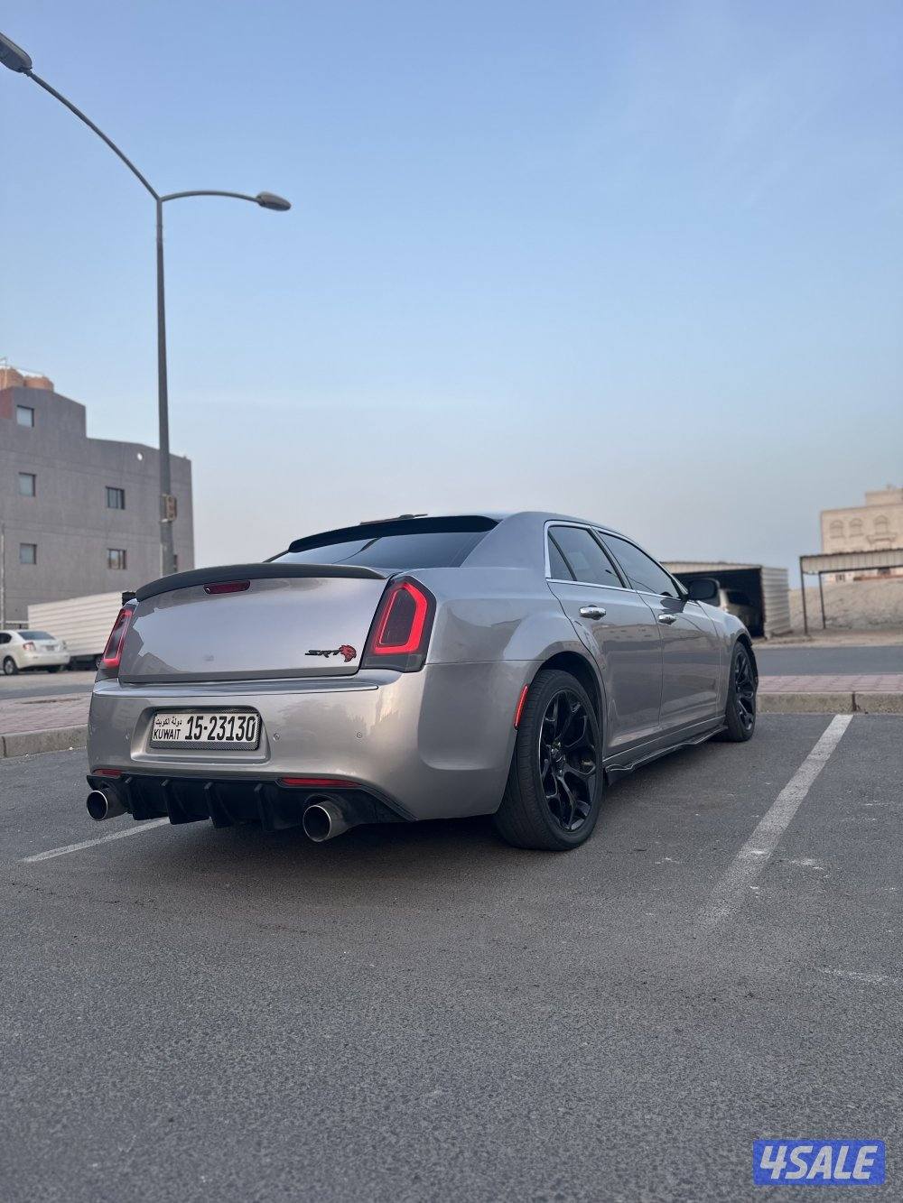 كرايزلر 5.7اعلى فئه V8 موصفاة عاليه عليه دعامية اس ارتي معا ليتات اصلي7