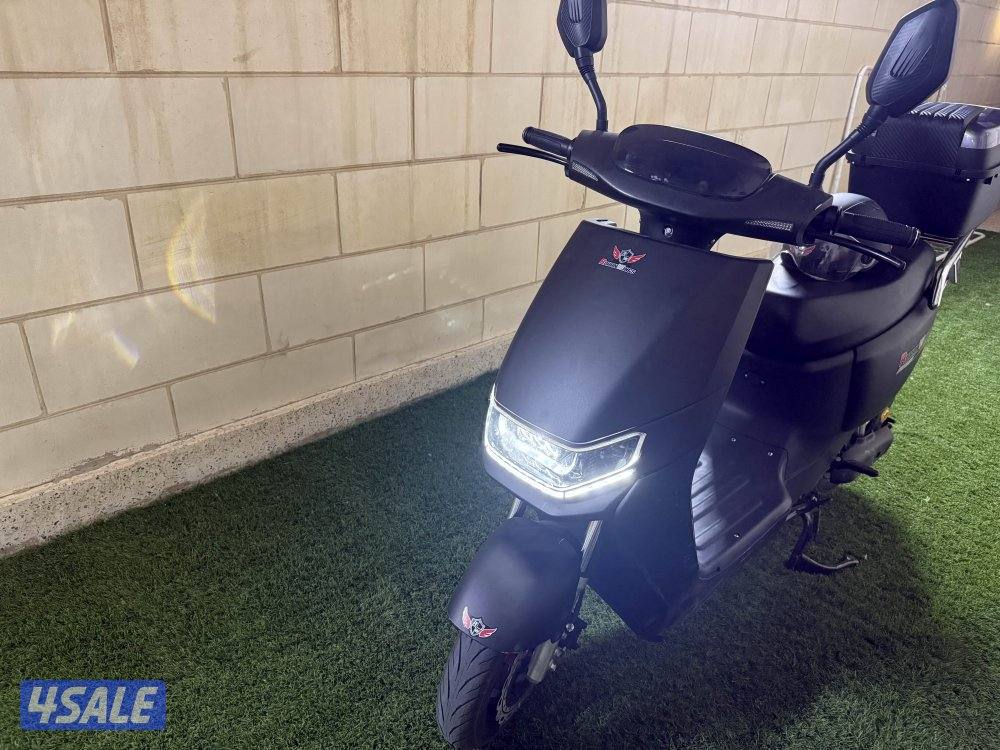 فيسبا شحن خمس بطاريات يعطيك ٣٠ كيلو تشحنه ٣ الى ٤ ساعات قابل للمساومه4