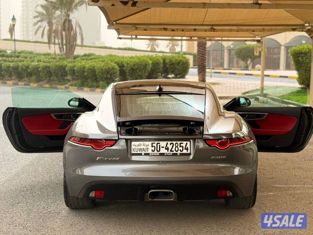 للبيع : جاكوار اف تايب موديل : 2019 عداد : 94 الف7