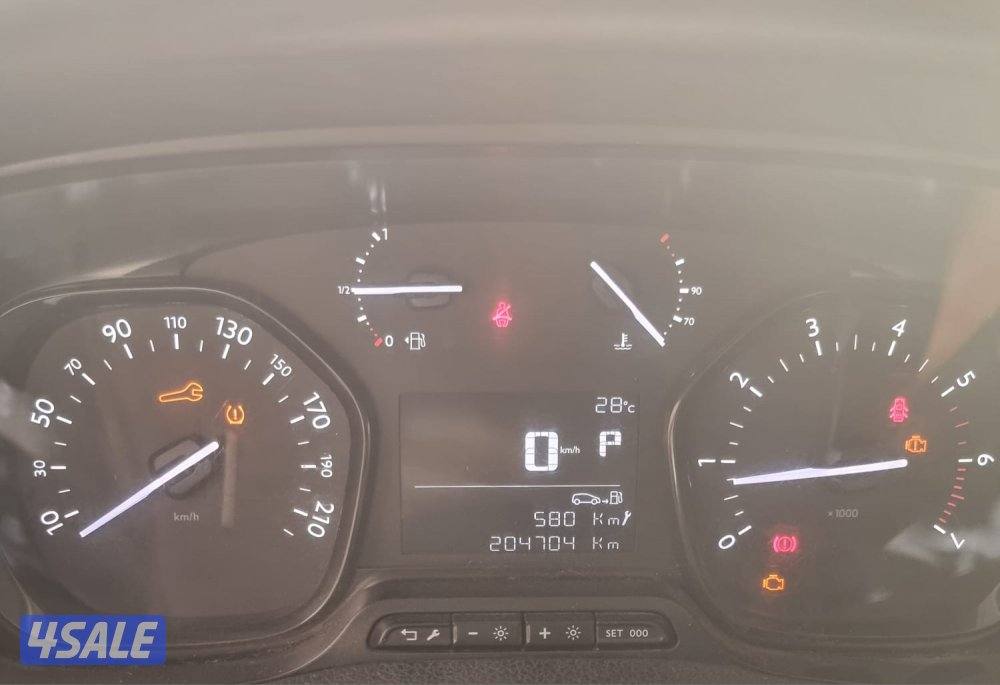 باص مقفل المكينه خربانه والباقي سليم وبحاله ممتازه2