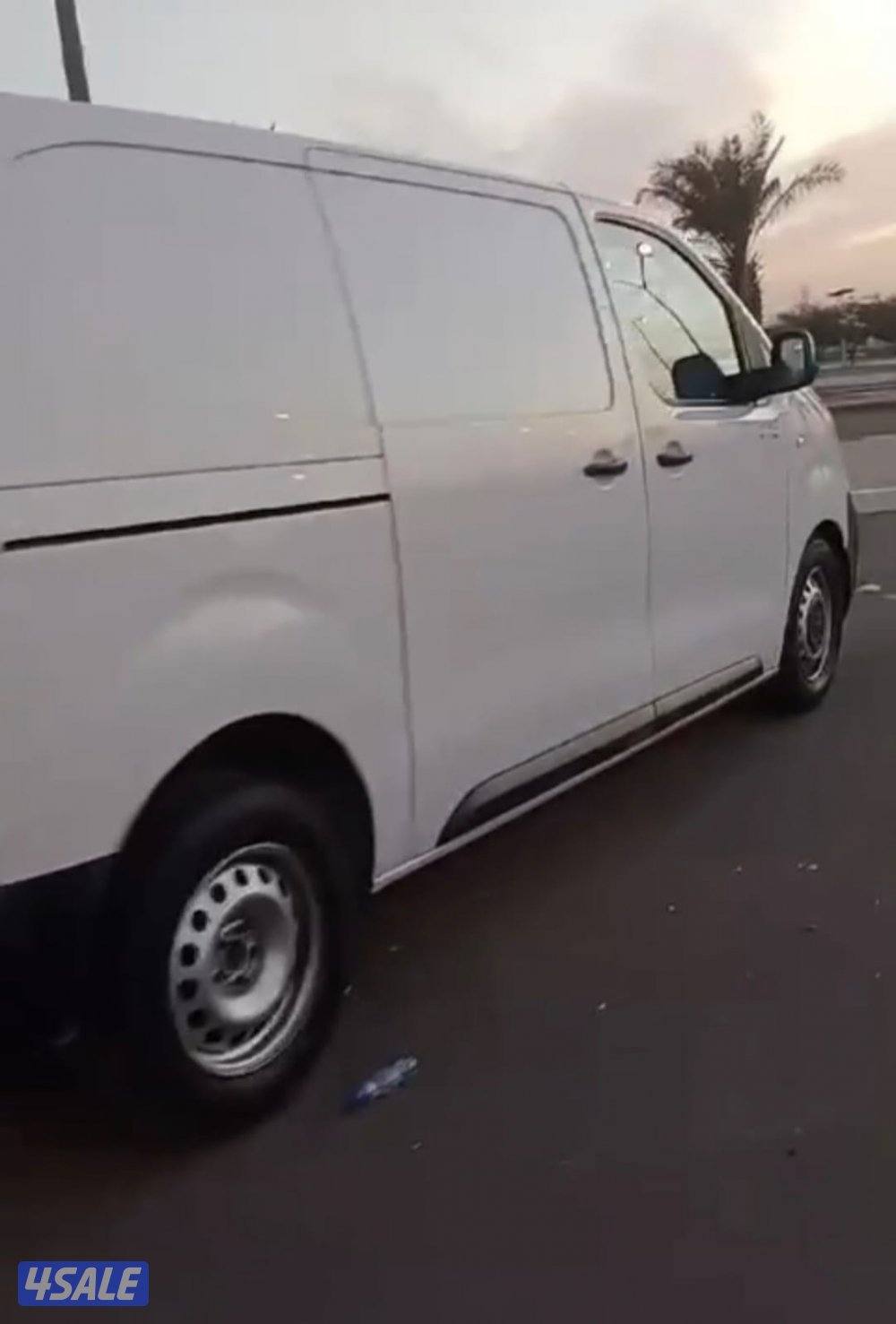 باص مقفل المكينه خربانه والباقي سليم وبحاله ممتازه1