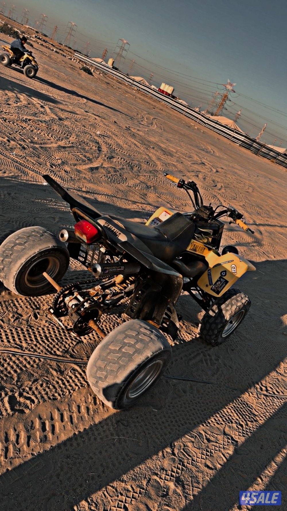 للبيع بانشي نضييف جدااا شي حلو ومرتب جاهز ما يحتاج شي ٢٠٠٥  عليه قزوز1