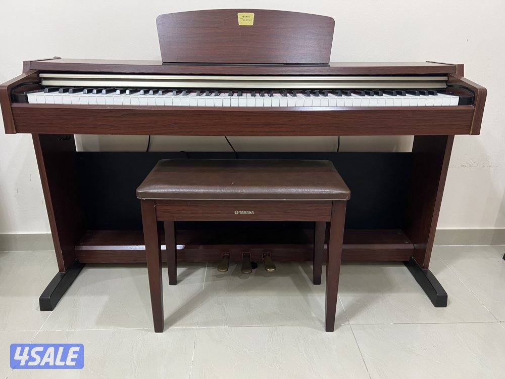 للبيع بيانو ياماها Clavinova CLP-220 بحالة ممتازة3
