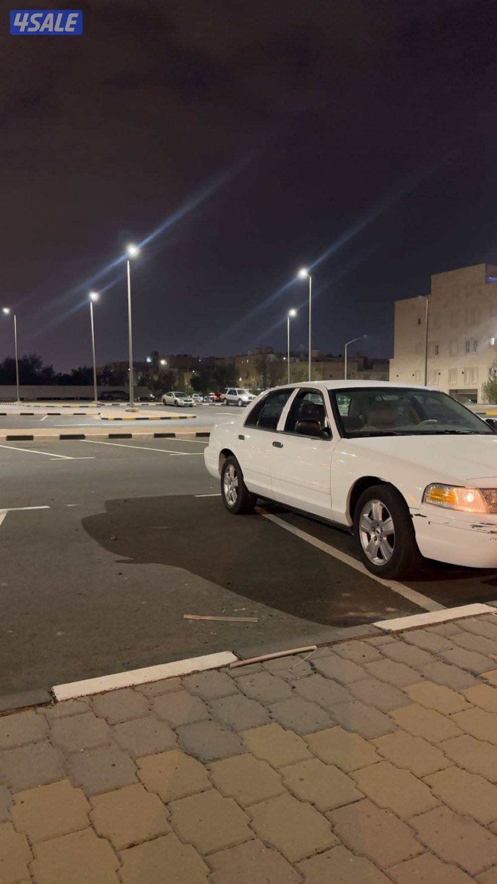 للبيع. فورد فكتوريا 20111