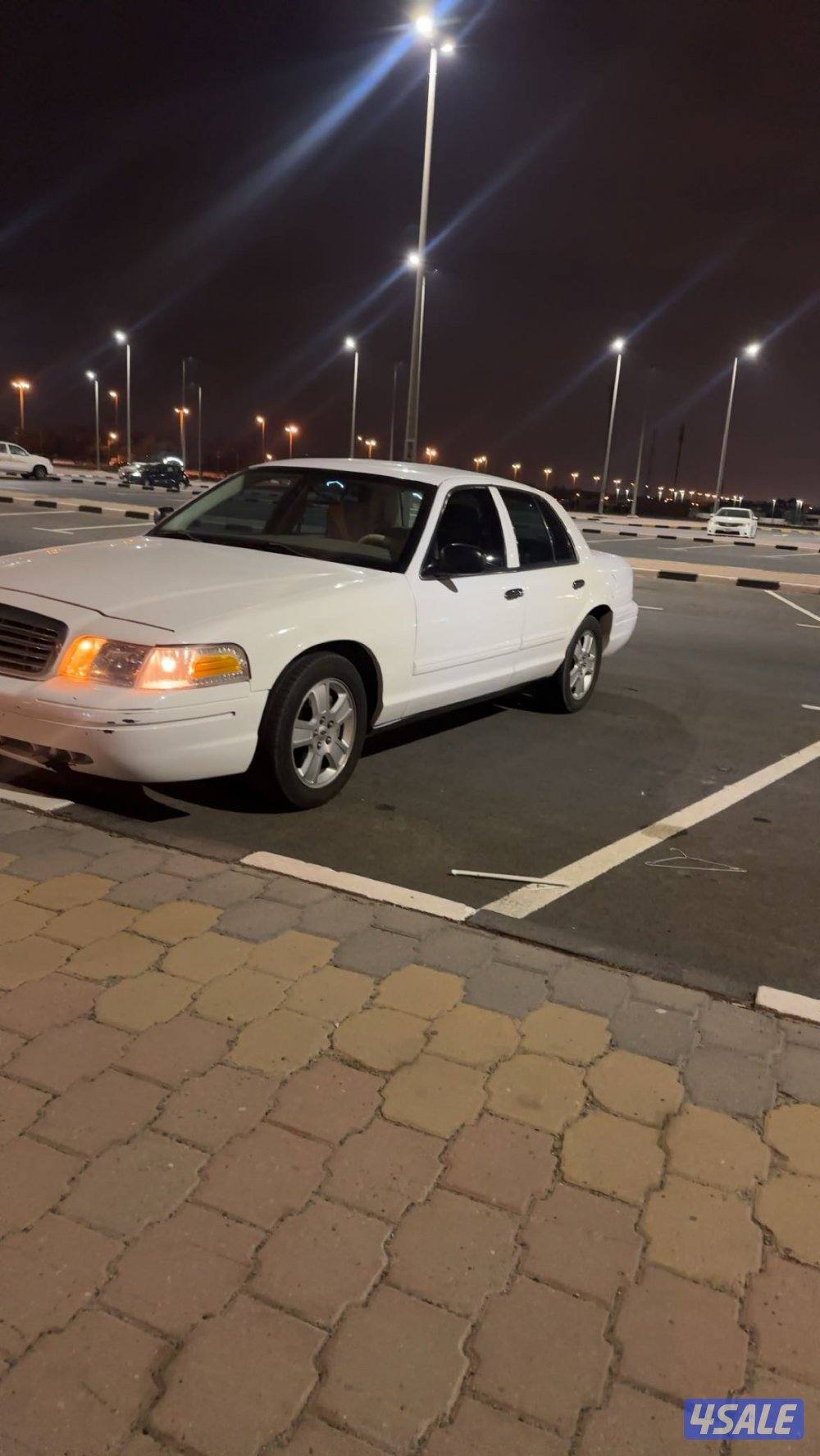 للبيع. فورد فكتوريا 20112