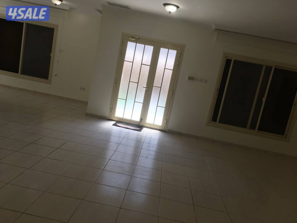 للايجار فيلا بالعقيله4