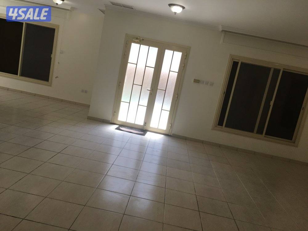 للايجار فيلا بالعقيله6