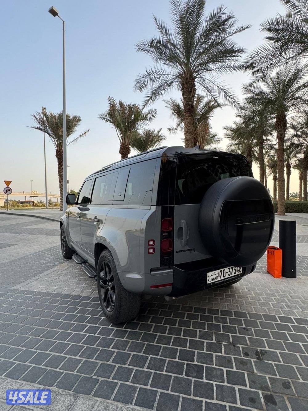 Land Rover Defender4