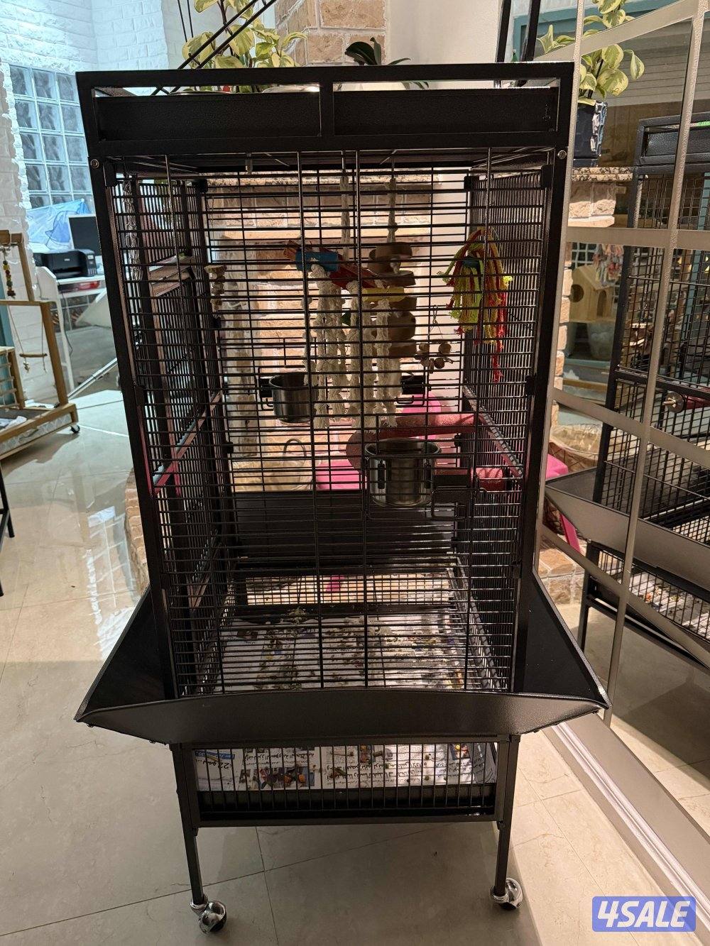 للبيع قفص شبه جديد / استاند للطيور0