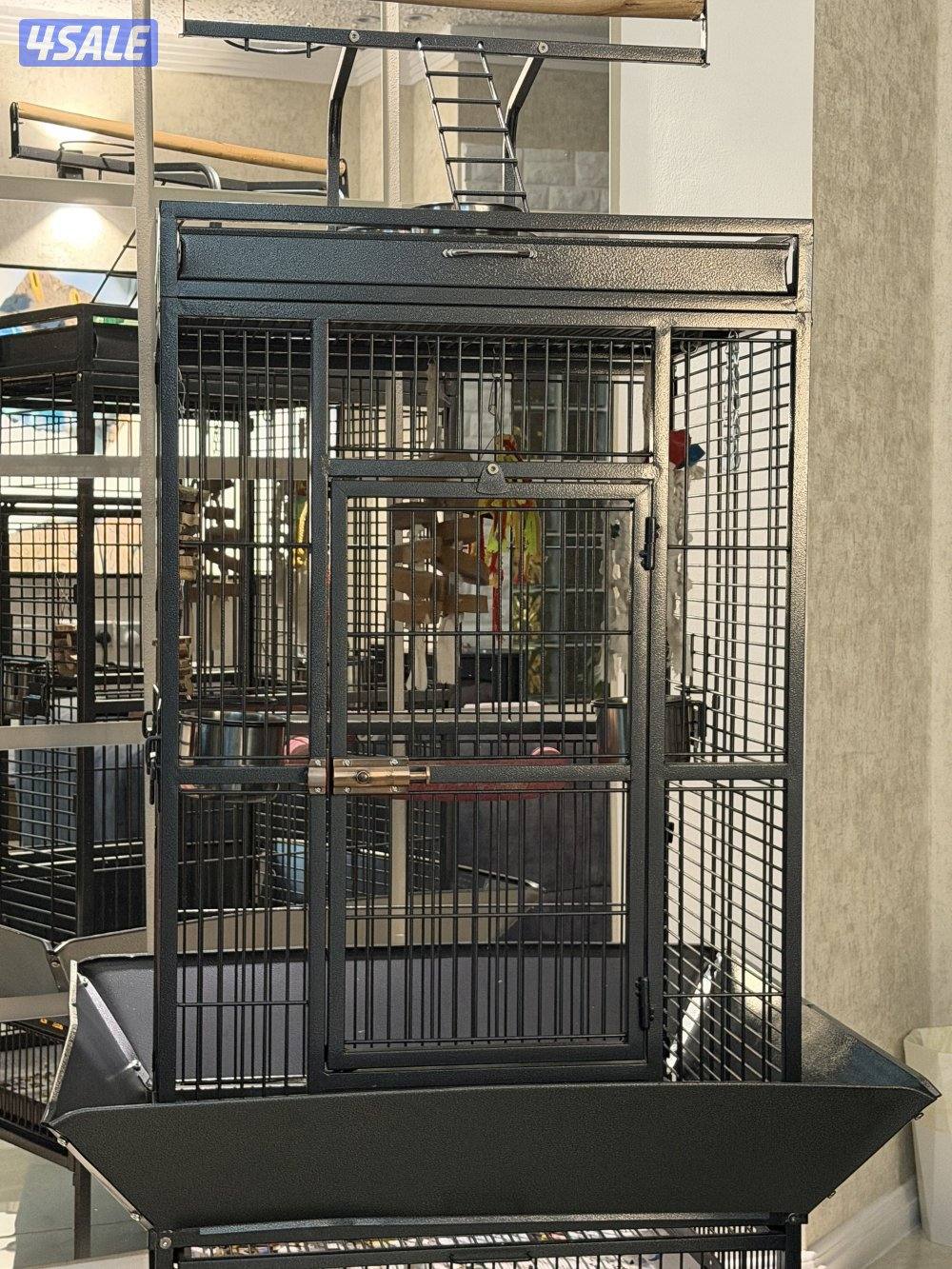 للبيع قفص شبه جديد / استاند للطيور2