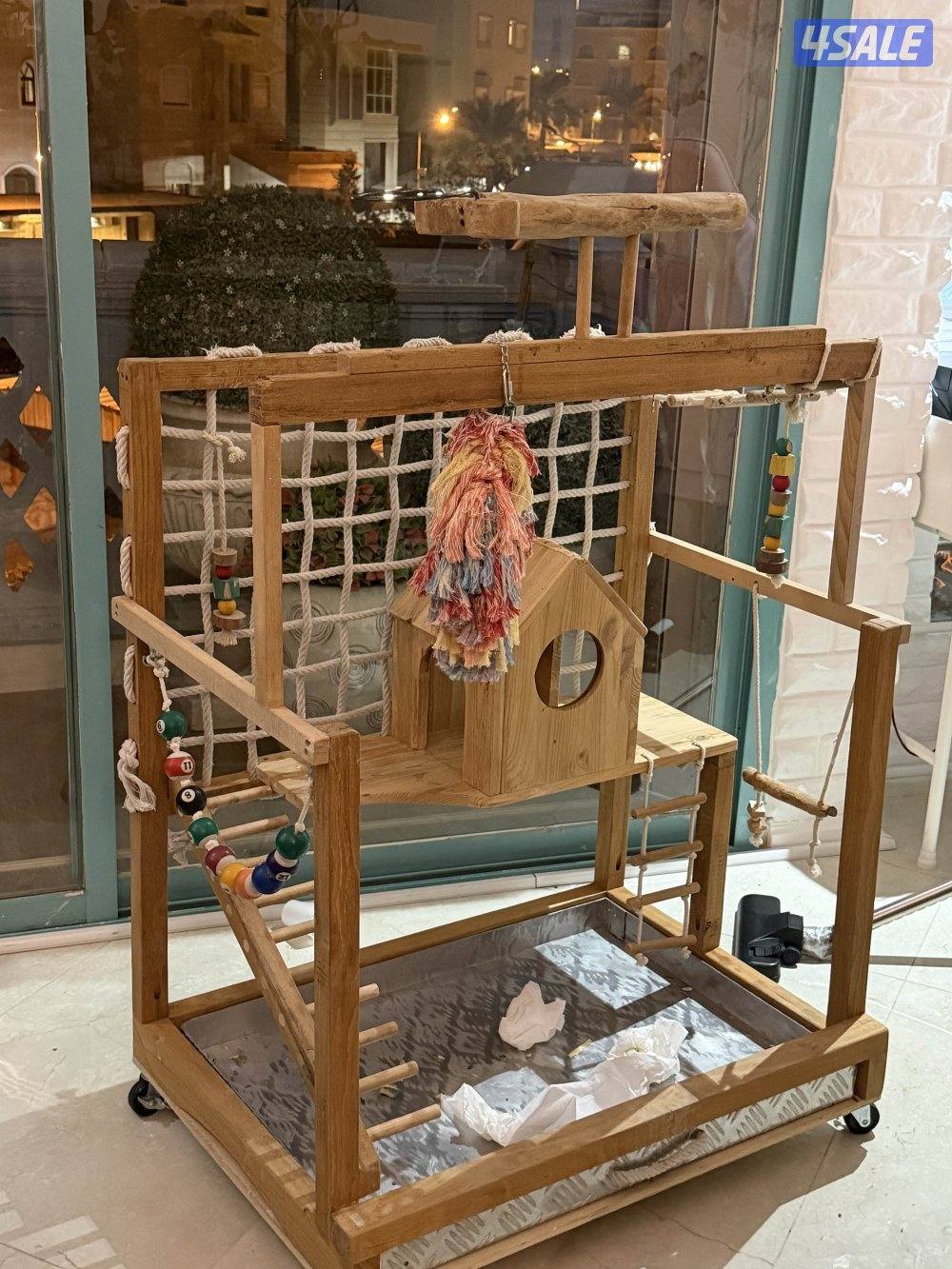 للبيع قفص شبه جديد / استاند للطيور3