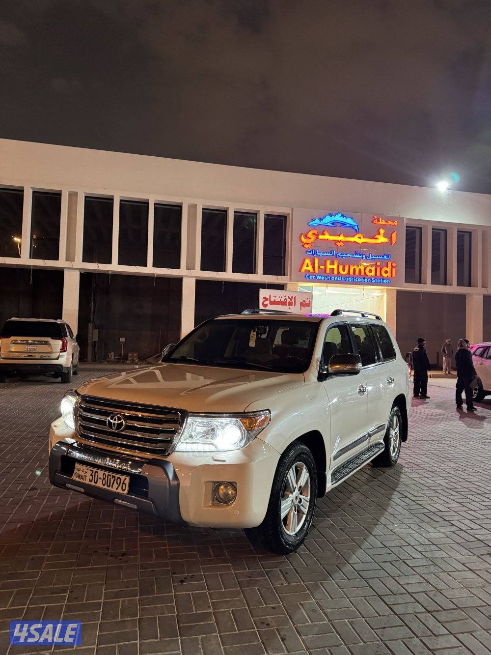 للبيع لاند ماشي 2400