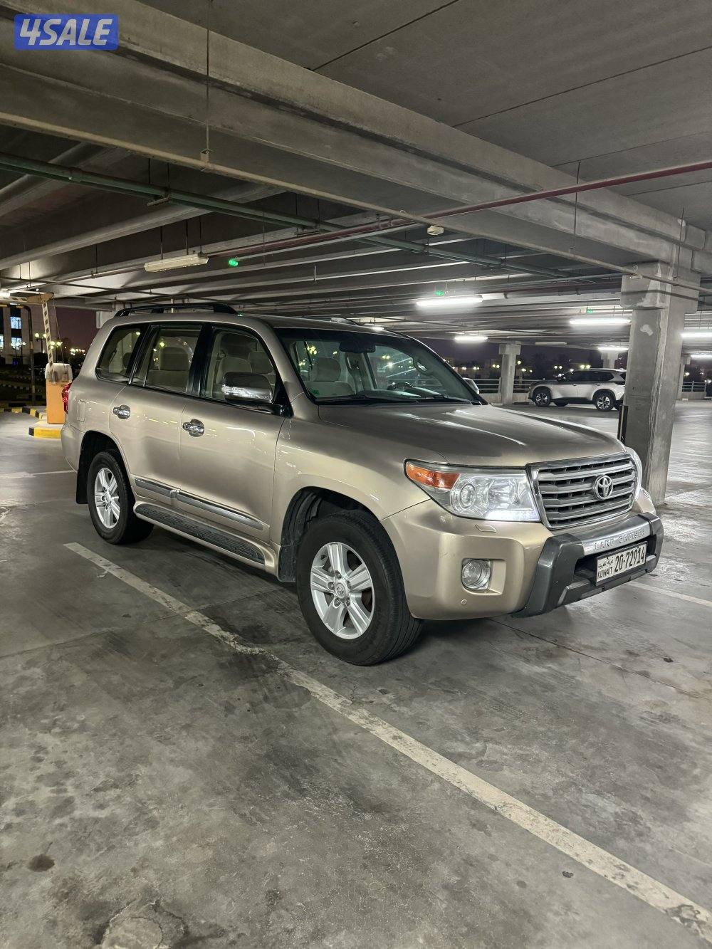 لاند الساير V8 شرط الفحص صبغ الوكالة ماعدا مدقر امامي يمين0