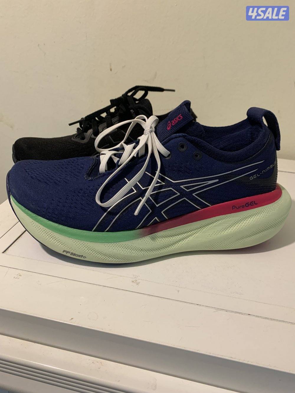 للبيع حذائين ايسكس واحد مقاس 39 وثاني 37 شبه جدد شرط اصلين0