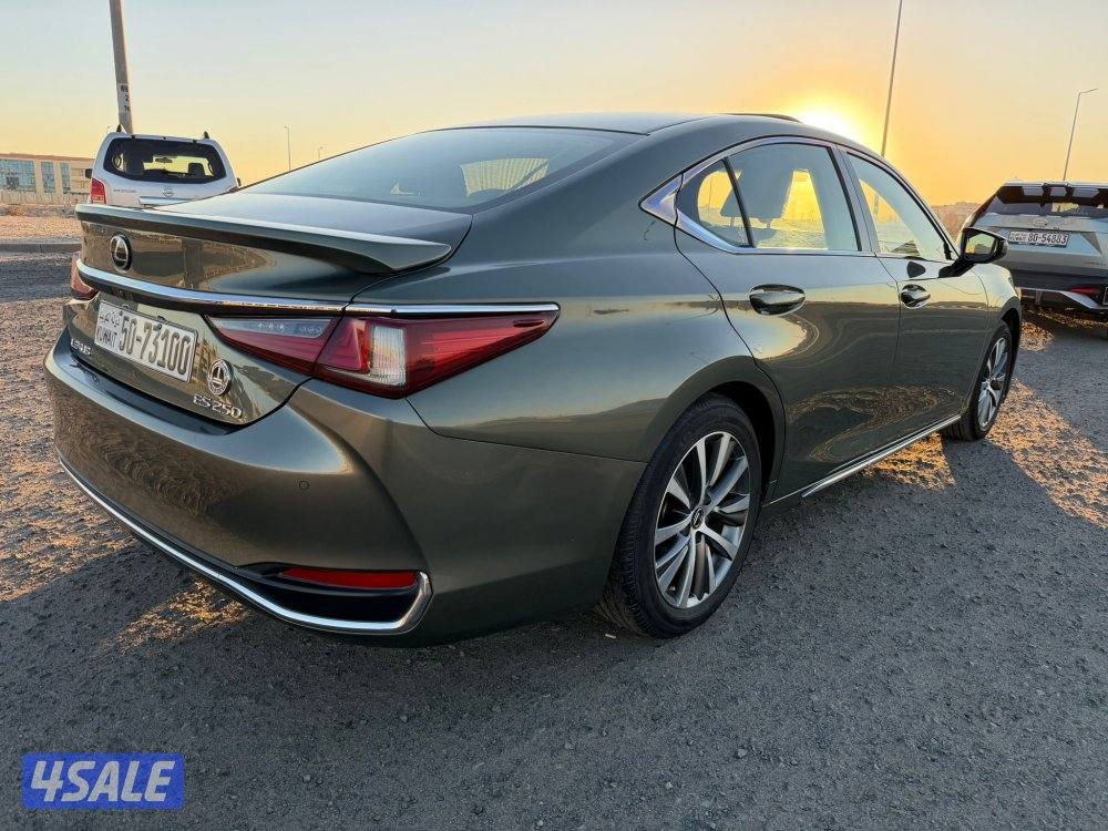 لكزس 2019 عداد 63 فقط es2502