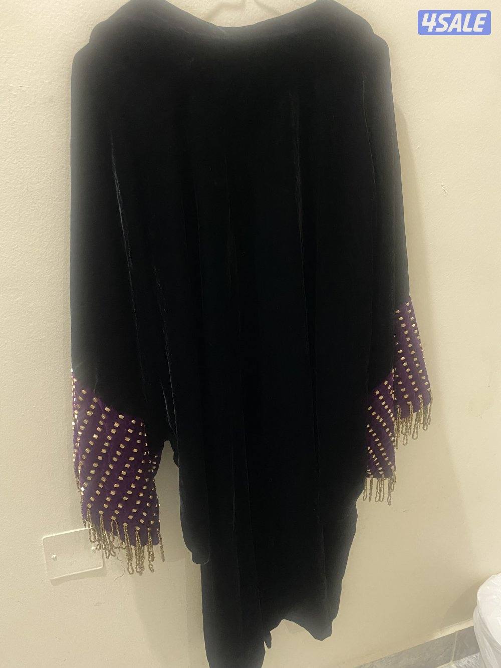 بدلة مخمل قصيره حلوه بالبس0