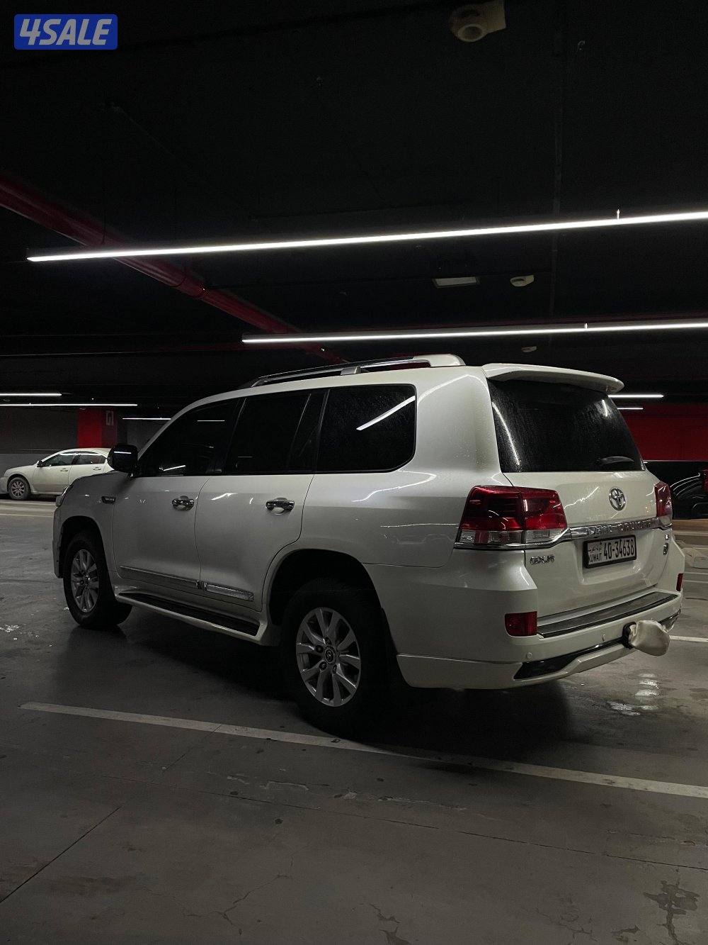 لاندكروزر عداد قليل اللي يدور نظيف6