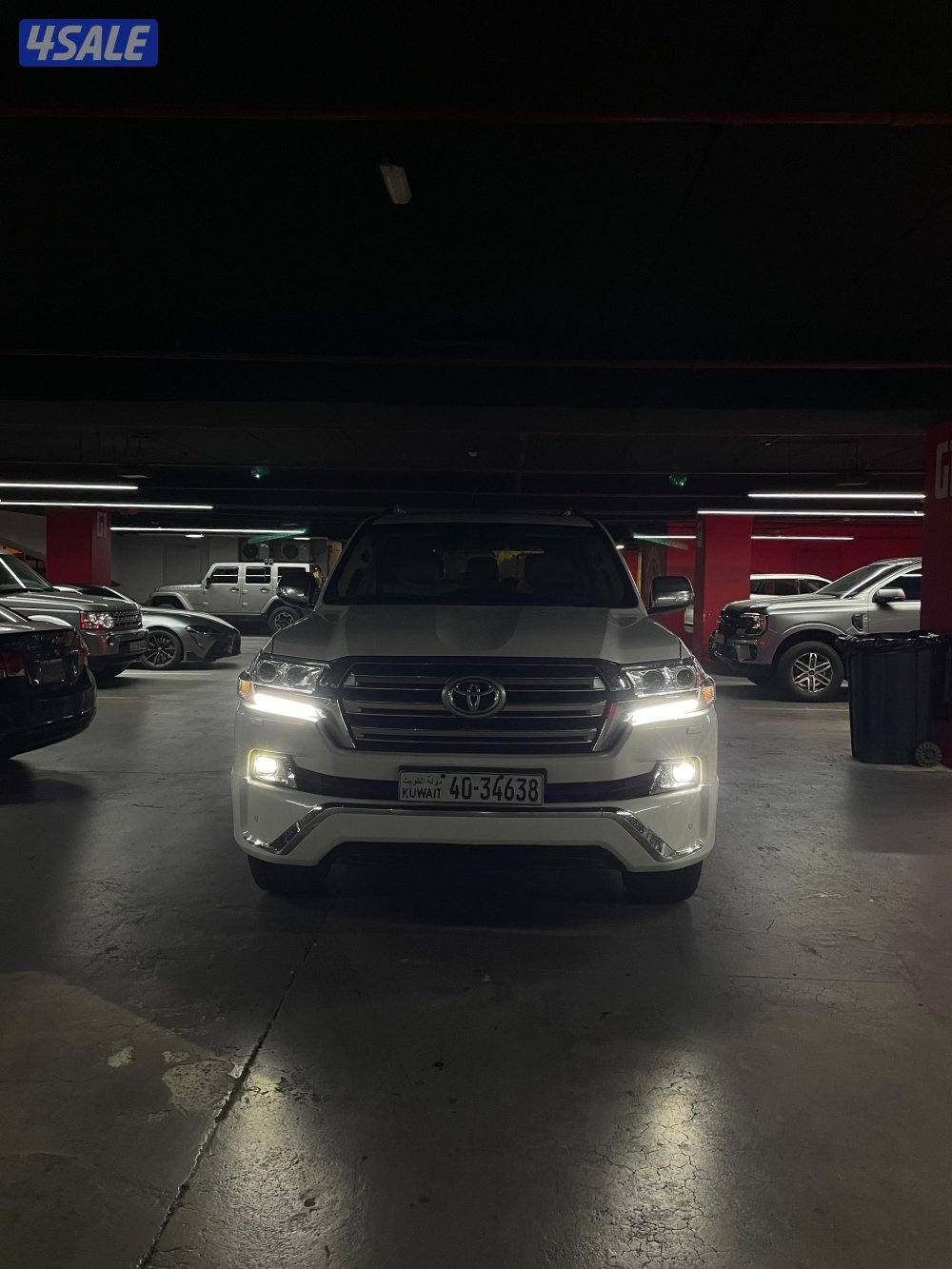 لاندكروزر عداد قليل اللي يدور نظيف7