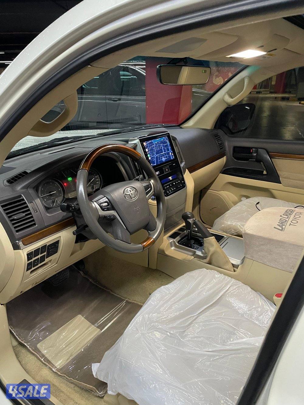 لاندكروزر عداد قليل اللي يدور نظيف10