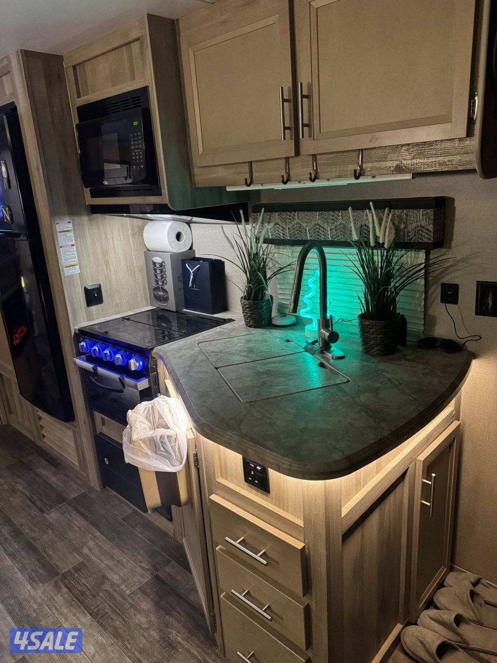 البيع كرفان امريكي كاتولينا كوشمن 32 قدم موديل 20212