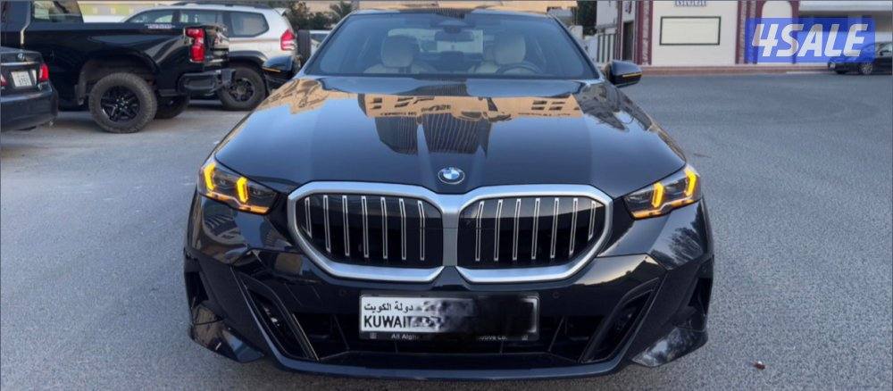 للبيع BMW 520i موديل 2024 استعمال خفيف جداً1