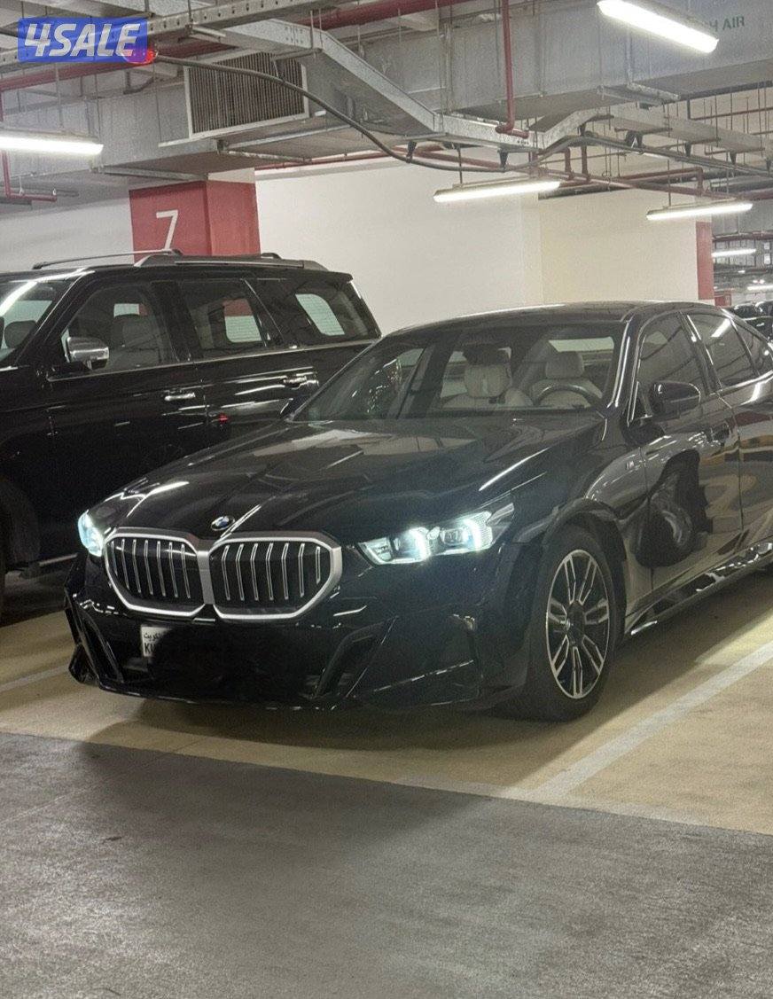للبيع BMW 520i موديل 2024 استعمال خفيف جداً0