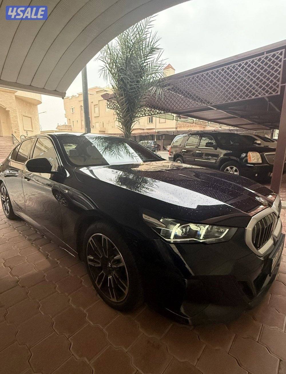 للبيع BMW 520i موديل 2024 استعمال خفيف جداً4