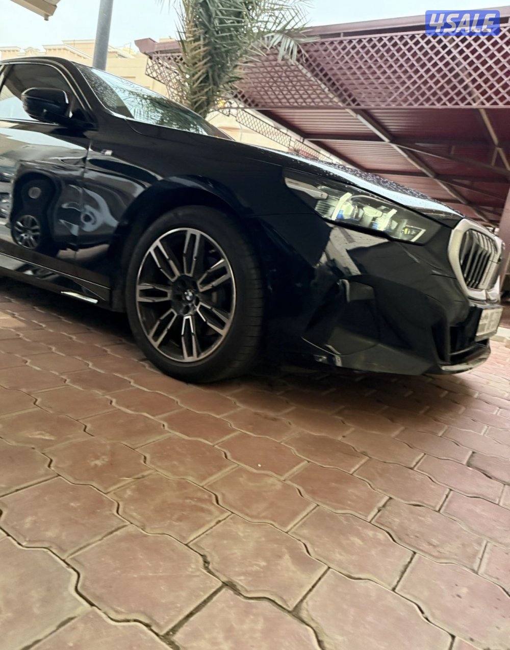 للبيع BMW 520i موديل 2024 استعمال خفيف جداً3