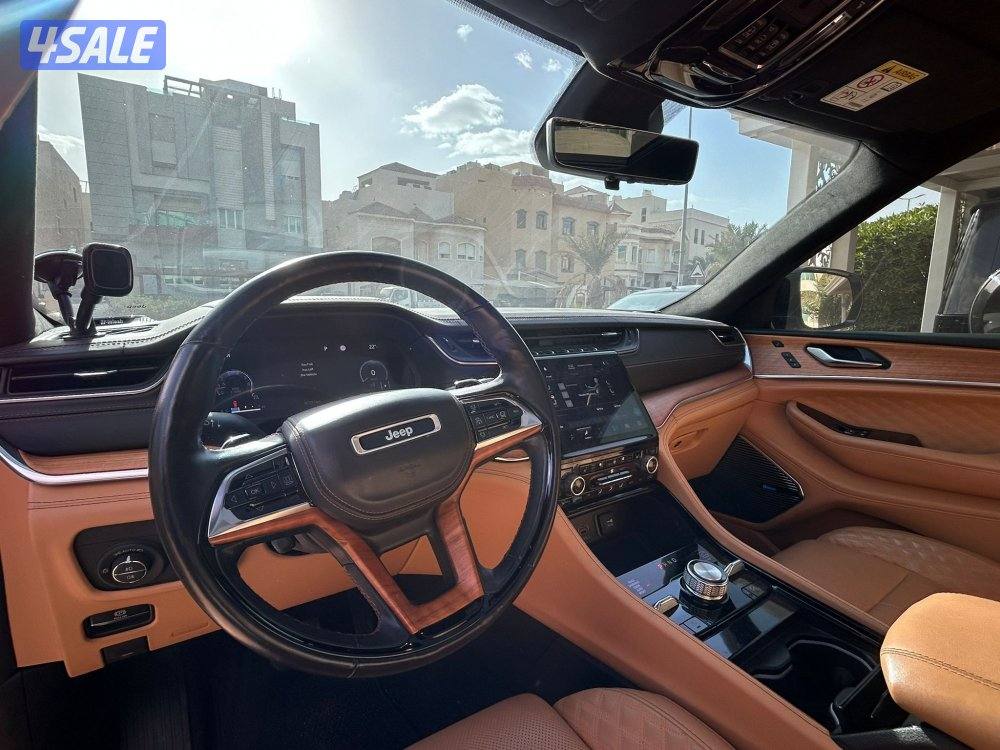 جراند شيروكي summit L سلندر 68