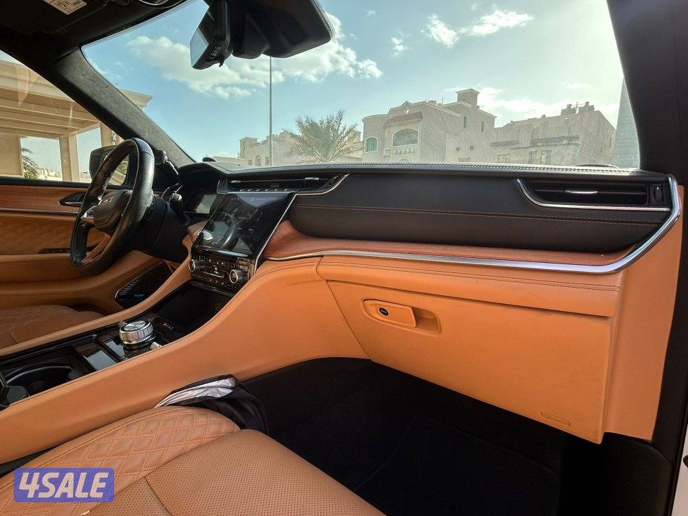 جراند شيروكي summit L سلندر 69