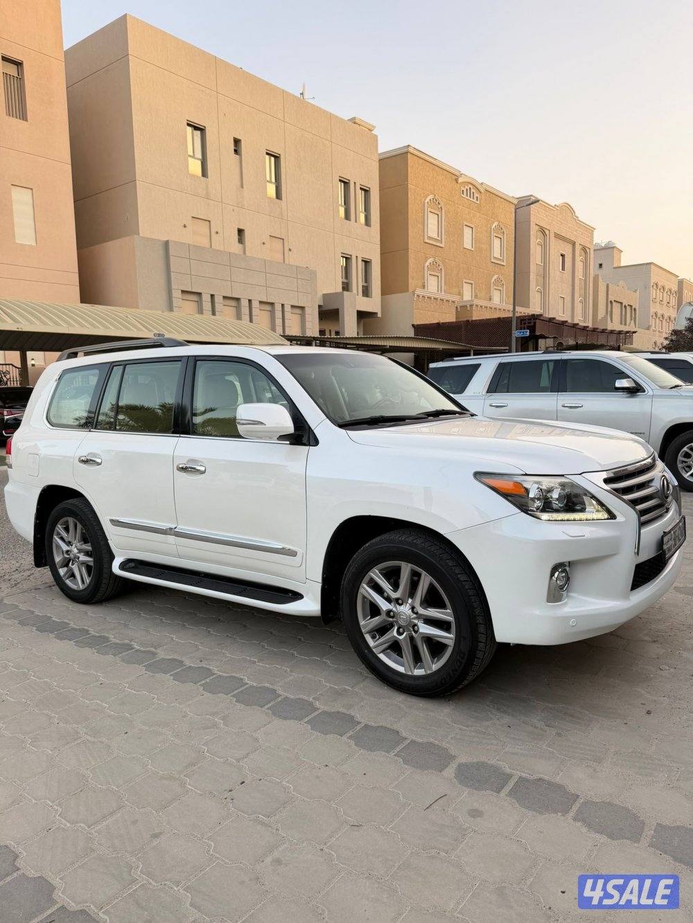 للبيع لكزس 2014 الساير عداده 2200