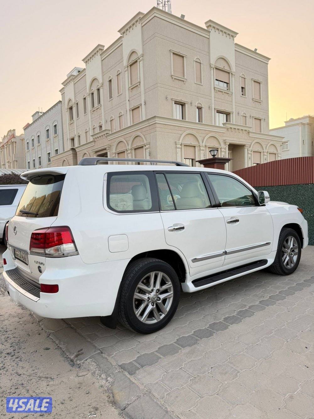 للبيع لكزس 2014 الساير عداده 2202